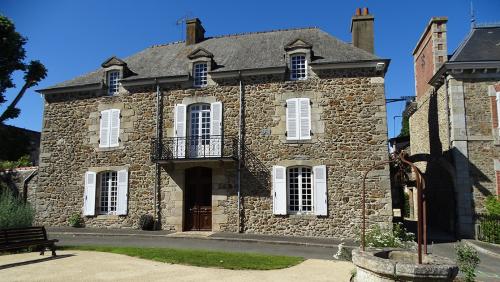 PLANCOET-SITES-Maison-Bameulle-de Lentillais-Place-de-la-Liberte