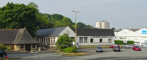 PLANCOET-SITES-Sassay-Source-Griffon-Usine-embouteillage