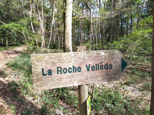 PLANCOET-SITES-Tertre-Brandefert-Roche-de Velleda-Pancarte
